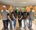 Bild: gi
Das Aufstiegsteam mit Magdalena Bäumler, Bianca Guttenberger-Morell, Elisabeth Grötsch und Eva-Maria Pöllmann (von links) sowie Vorsitzende, Franz Feneis (links) und Stellverteter Adolf Hammerl (rechts). Nicht auf dem Bild Stefanie Kühn und Maria Bäumler.