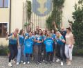 Bild: db
Bei einem Empfang im Innenhof des Rathauses ließen Bürgermeister Marcus Eichenmüller (hinten links) und BVV-Vertreterin Lisa Lederer (rechts) die erfolgreiche Volleyball-Damenmannschaft des TuS Schnaittenbach hochleben.