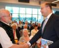 Bild: sne
Heimatminister Albert Füracker beglückwünschte Alfred Wolfsteiner zu seinen Leistungen im Bereich der Litaratur. Wolfensteiner ist einer von drei Nordgaupreisträgern.