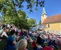 Bild: gri
Am Montag, 24. Juni 2024, kamen auch die Mädchen und Buben der Grund- und Mittelschule Freudenberg zum Johannisbergfest.