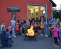 Bild: gi
Stockbrote und Marshmallows über die Feuerschale halten und grillen machte den Kindern großen Spaß und es schmeckte.