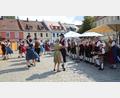 Archivbild: mag
Bei der Sulzbacher Woizkirwa steht Brauchtum und Tradition im Mittelpunkt: Der Luitpoldplatz verwandelt sich im Jahr 2024 vom 17. bis 19. August in eine Kirwa-Zone.