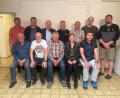 Bild: Thomas Seidl/exb
Der neue Vorstand der Wasserversorgung Altensteinreuth um Michael Krauß (sitzend, Zweiter von links) und Reinhold Gößner (sitzend, Fünfter von links) mit dem scheidenden Vorsitzenden Siegfried Vornhof (sitzend, Dritter von links), den Wasserwarten und Bürgermeister Günter Kopp.