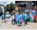 Bild: gru
Die Kindergartenkinder bei ihrer Aufführung: Sie spielten Glitzerfische, von denen der Wal so fasziniert war.