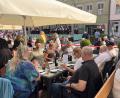 Bild: Stadt Auerbach/exb
Die französischen Gäste aus Laneuveville devant Nancy besuchten gemeinsam mit ihren deutschen Gastgebern die Sommerserenade der Knabenkapelle Auerbach.