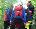 Bild: Roland Löb
Die Bergwacht rückte zu einem Einsatz in Velden aus. Ein Senior war mit einem speziellen Rad kopfüber gestürzt.