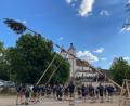 Archivbild: Felix Schäffer/Freilandmuseum Oberpfalz/exb
Der Pfreimder Kirwaverein wird heuer den Baum an der Perschener Kirwa aufstellen, im vergangenen Jahr übernahmen das die Diendorfer Kirwaleit.
