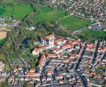 Bild: mür
Die vom Kloster Waldsassen (Bild) geprägte Kulturlandschaft im Stiftland wird am Mittwoch zusammen mit 16 weiteren Klosterlandschaften in Europa in Antwerpen das Europäische Kulturerbe-Siegel verliehen. Die Verantwortlichen versprechen sich im Netzwerk viele neue Impulse, die letztendlich die Wertschöpfung in der Region stabilisieren und steigern helfen.