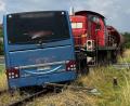 Bild: Petra Hartl
Beim Zusammenstoß zwischen einem Linienbus und einer Rangierlok auf der Bahnstrecke zwischen Schnaittenbach und Amberg, entstand hoher Schaden. Verletzte gab es glücklicherweise nicht.