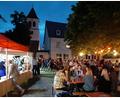 Archivbild: ise
Im Schatten der Schirmitzer Jakobskirche wird am Samstag, 6. Juli, das Weinfest gefeiert. Heuer auch mit Public Viewing.