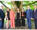 Bild: Peter Ringeisen
Die vier Jahrgangsbesten des Decker-Gymnasiums (1,5 und besser) mit Offiziellen (von links): Oberstufenkoordinator Maximilian Gerber, Christina Öttl, Elena Ram, Elisabeth Galiev, Marlen Lederer, Oberstufenkoordinator Robert Seitz und Schulleiter Hans Kistler.