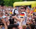 Bild: Friso Gentsch/dpa
Andre Schnura spielte auch beim Fanfest in Dortmund Saxofon.