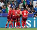 Bild: Andreas Gora/dpa
Die Schweizer bejubeln den Einzug ins Viertelfinale.