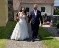 Bild: dob
Ein strahlendes Brautpaar: Michael und Antonia Kellner gehen in eine gemeinsame Zukunft.