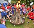 Bild: hdk
Die Kinder der Wasserwachtsjugend zündeten das Johannisfeuer am Bergl an