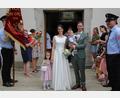 Bild: kro
Freudestrahlend verlassen Birgit und Tobias Rosner die Konnersreuther Pfarrkirche. Mit dabei sind ihre gemeinsamen Kinder Johanna und Lukas.