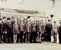 Archivbild: Feuerwehr Kirchenlaibach/exb
Die ersten Feuerwehranwärter der Kirchenlaibacher Wehr. Initiator war der heutige Ehrenkommandant Albert Fürst (Dritter von links) im Kreise von (von links) Josef Barth jun., Albert Fürst, Alfred Barth, Walter Lochmüller und Hans-Rainer Birkner, Hubert Kunz, Bernhard Dederl, Roland Barth, Alfons Reiß, Herbert Reiß, Helmut Kunz, Reinhold Hößl, Peter Sikora, Andreas Fischer, Peter Schertel, Kreisbrandinspektor Leonhard Birkner, Bürgermeister Werner Porsch, Vorsitzendem August Franke und Kreisbrandmeister Leonhard Schmidt.