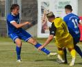 Bild: G. Büttner
Die Hintermannschaft der SpVgg SV Weiden um Felix Behnke (von links), Moritz Zeitler und Keeper Eldin Becic hatte gegen den Regionalligisten DJK Vilzing (im Bild Tobias Kordick) Schwerstarbeit zu verrichten.