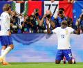 Bild: Rolf Vennenbernd/dpa
Die Franzosen um Randal Kolo Muani (r) und Antoine Griezmann erreichten das Viertelfinale.