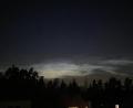 Bild: David Frahnow/exb
Rund 90 Minuten brachten am Freitagnacht Eiskristalle rund 81 Kilometer über Störnstein die Wolken zum Leuchten.