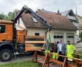 Bild: Stefanie Gradl
Michael Ruppert, Dietmar Neubauer, Bürgermeister Hans-Martin Schertl und Tobias Graßler (von links) testen den neuen Fußgängersteg über den Ebersbach.