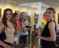 Bild: Kunz
Die Finissage der Ausstellung "70 Jahre Städtepartnerschaft" zwischen Weiden und Issy-les-Moulineaux ist gut besucht.