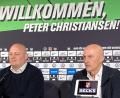 Bild: Sebastian Stiekel/dpa
Selbstbewusster Start in Wolfsburg: Der neue Sport-Geschäftsführer Peter Christiansen (l).
