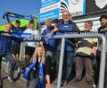 Bild: Kunz
Hier standen sie früher und hierher wollen sie wieder zurück: Die in die Jahre gekommenen "Schwarz-Blauen Jungs" im Block A im Spardabank-Stadion.
