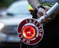 Symbolbild: Paul Zinken/dpa
Ein Mann aus Dresden musste am Dienstagabend seine Fahrt in Waldsassen beenden.