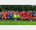 Bild: Peter Schmidt/exb
Gemeinschaftsbild der beiden Mannschaften „TSV-Legenden“ und „Eric Frenzel and Friends“.
