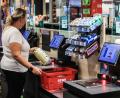 Bild: Oliver Berg/dpa
Die Supermarktkette Rewe setzt künftig noch stärker auf Selbstbedienungskassen.