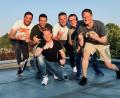 Bild: jr
So sehen die Musiker heute aus, sie sind zwar älter geworden, brennen aber noch für Live-Musik. Im Bild (von links) Bastian Englmeier, Christof Sporrer, Markus Malzer (kniend), Alexander Fachtan, Matthias Fröhlich und Bernhard Sommer.