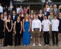 Bild: Fotostudio Pastyrik, Pegnitz
Die besten Abiturienten mit Schnitt bis 1,5. Vorne von links: Lena Höller, Antonia Lehner, Rebecca Schreml, Sophie Dobmeier, Tim Weismeier, Leon Arzich und Johannes Wöhrl. Hinten von links: Marlene Wohlmann, Florian Kleber, Gianna Thurn, Sophie Reber, Liliane Krockauer und Julia Hahn.