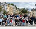 Bild: Pavel Hes/exb
Die Schüler der Realschule Auerbach und der Gesamtschule in Karlsbad mit Konrektorin Silke Karl (Dritte von rechts) und Tschechisch-Lehrer Pavel Hes (Zweiter von rechts).