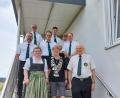 Bild: Bettina Sammet/exb
Gauschützenkönigin Luftpistole Anja Hecht, Schützenkönigin Margit Schertel und Schützenmeister Alfred Koch (vorne von links) sowie Werner Schnabel, Roland Schröpf, Christian Koch, Erik Dobler, Kurt Roppert und Josef Thoennisen (hinten von links) nach der Königsproklamation.