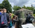 Bild: Anna Grädler/exb
Interessante Einblicke gewannen die Schüler am Beobachtungsbunker Mödlareuth.