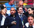 Bild: Tom Weller/dpa
Sieht die DFB-Elf gegen Spanien nicht chancenlos: Turnierdirektor Philipp Lahm (Mitte,r).