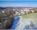 Bildmontage: Sabine Wiederer/Stadt Neustadt/exb
Im Auftrag der Stadt Neustadt hat das Ingenieurbüro Wiederer aus Neunburg vorm Wald diese Ansicht von Süden aus Richtung Felixkirche als 3D-Visualisierung des Bebauungsplans „An der Felixallee“ erstellt.