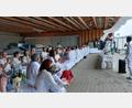 Bild: mfh
Schlackenvereins-Vorsitzender Christian Koch (stehend, rechts) bedankte sich beim White Dinner in Fichtelbrunn bei den Helfern und Unterstützern, ohne die der Rats-Runners-Hindernislauf sowie der Schlackenmarsch nicht möglich wären.