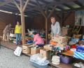 Bild: mas
Viele fleißige Helfer sortieren Berge von gespendeten Gegenständen für den Flohmarkt