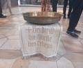 Bild: aem
Beim Michaelsfest wurde diese historische Taufschale an das Weidener Stadtmuseum übergeben.