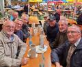 Bild: Hans Ott/exb
Etliche ehemalige Siemens-Lehrlinge aus dem Jahr 1961 trafen sich wieder am Bergfest in Amberg.