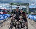 Bild: Sandra Schuberth/exb
Erschöpft, aber glücklich: Philipp Weiß und Mona Schick nach dem Radmarathon in Willingen, den sie als Formtest für die Bike Transalp von 14. bis 20. Juli absolvierten.