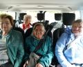 Bild: kaz
Jeden Freitag, können die Bürger in Neusorg den mobilen Fahrdienst nutzen. In diesem Jahr feiert der „Citybus“ sein zehnjähriges Bestehen. Inge Ernstberger, Annemarie Lautenbacher, Martha Käs und Helga Holzester (von links) nutzen das Angebot regelmäßig.