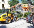 Bild: ld
Am kommenden Wochenende feiert die Gemeinde Brand ihr Bürgerfest. Die Bühne an der ehemaligen Feuerwehrgarage wurde bereits von freiwilligen Helfern zusammen mit dem Bauhof aufgebaut.