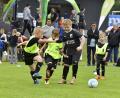 Bild: Hubert Ziegler
Beim Sommerspektakel des FC Rieden jagten auch die Kleinsten dem Ball hinterher.