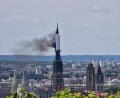 Bild: Patrick Streiff/AFP/dpa
Der Turm der Kathedrale von Rouen stand am Donnerstag in Flammen.