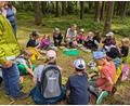 Bild: Bastian Roth/exb
Pflanzenkunde, die Gestaltung von kleinen Kunstwerken mit natürlichen Materialien und Orientierung im Wald waren Bestandteile der Prüfung.