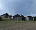 Bild: szl
Schon bald soll es mit den Bauarbeiten am Steinwaldhaus in Pfaben bei Erbendorf weitergehen. Schon demnächst will die Ziegler-Group die neuen Pläne für das Anwesen vorstellen und peilt einen Eröffnungstermin im Jahr 2026 an.