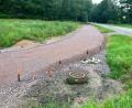 Bild: Bernhard Hösl/exb
Die Vorbereitungen für die Asphaltierungsarbeiten am Pfreimdtal-Radweg sind abgeschlossen.